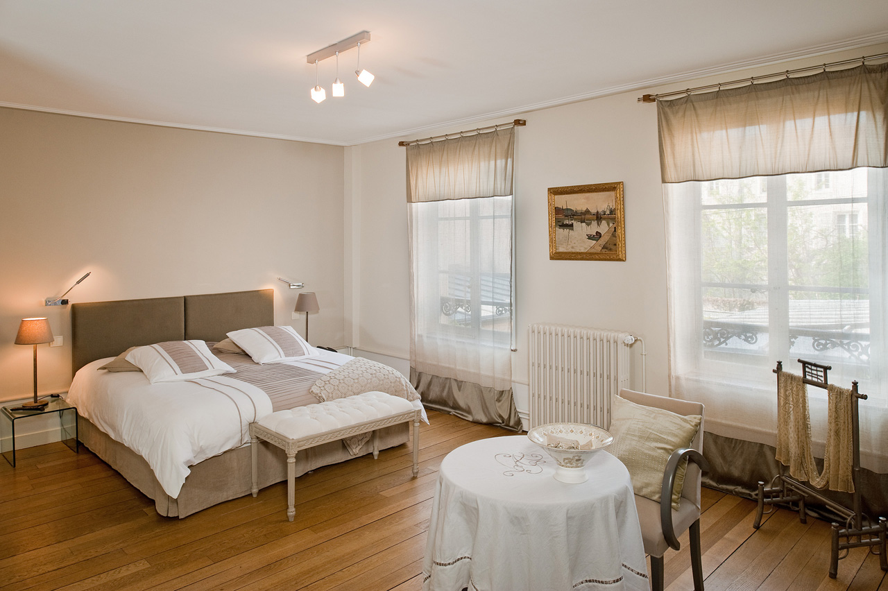 Chambre beige et chocolat moderne: chateau de montvillargenne ...